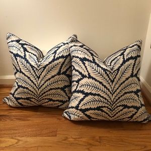 RYAN STUDIO DECORATIVE PILLOW Blue and White